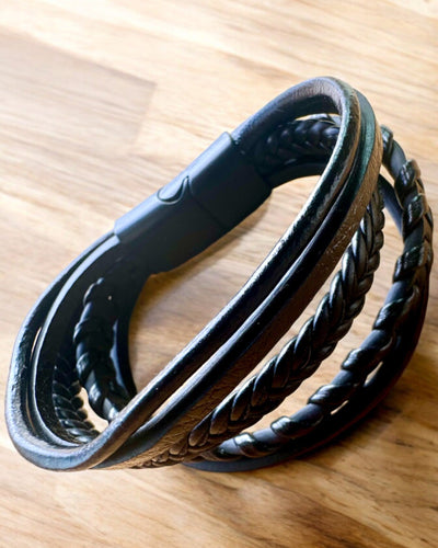 "StyleTwist" Bracelet with Personalized Engraving