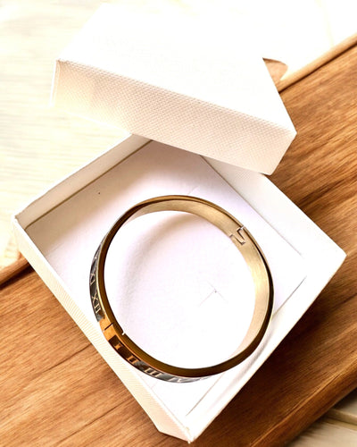 Bracelet "Time of Elegance" - gold color Stainless Steel with Roman Numerals, customizable with engraving
