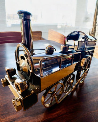 Lokomotiva ze železa „Retro Express“ – dekorace, model, ručně vyrobená s možností gravírování