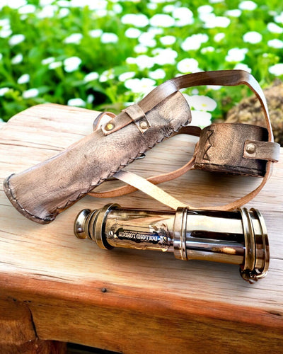 Premium teleskopas „Voyager“ su graviruotu teleskopu ir natūralios odos dėklu, galimybė personalizuoti graviravimu kaip dovaną