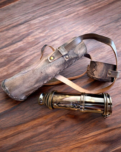 Premium teleskopas „Voyager“ su graviruotu teleskopu ir natūralios odos dėklu, galimybė personalizuoti graviravimu kaip dovaną