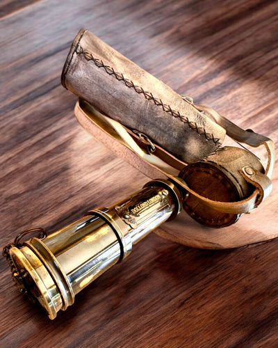 Premium teleskopas „Voyager“ su graviruotu teleskopu ir natūralios odos dėklu, galimybė personalizuoti graviravimu kaip dovaną