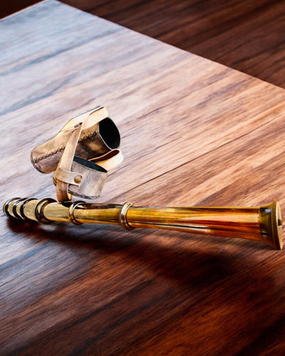 Premium teleskopas „Voyager“ su graviruotu teleskopu ir natūralios odos dėklu, galimybė personalizuoti graviravimu kaip dovaną