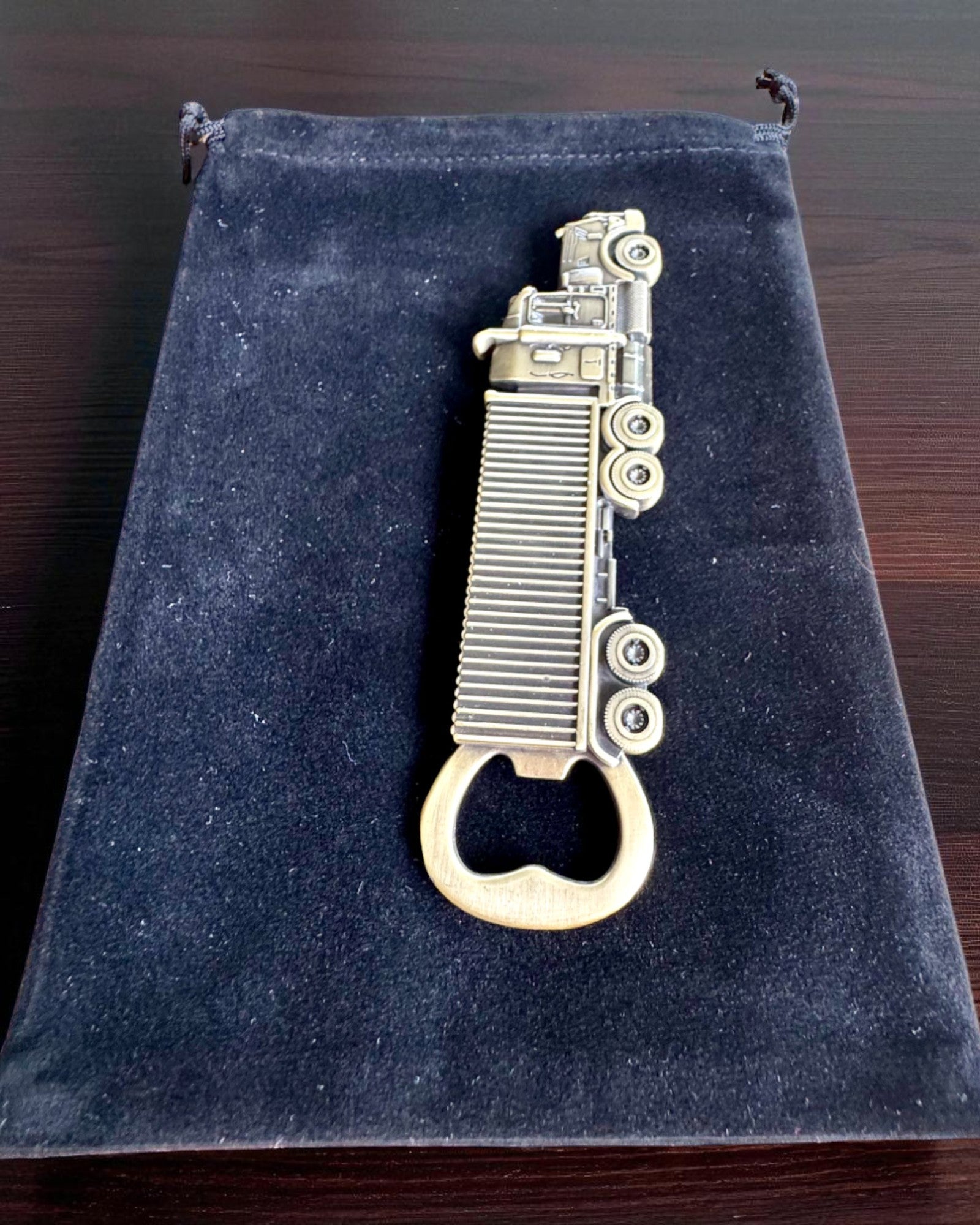 Otvírák na lahve Vintage Motorizace - 3 varianty, personalizace gravírováním jako dárek