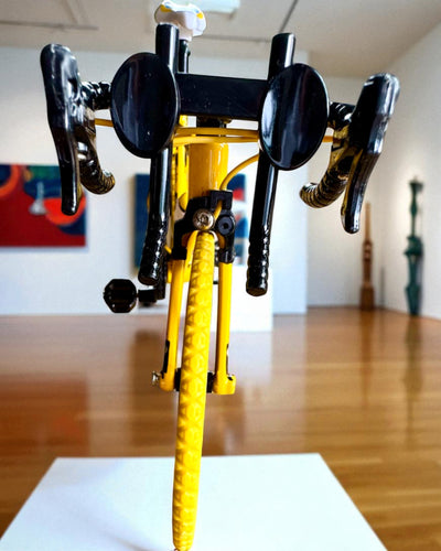 Minijaturni metalni model bicikla kolekcionarski "Speed Rider 1.2" – personalizacija gravurom za poklon, 2 varijante boja