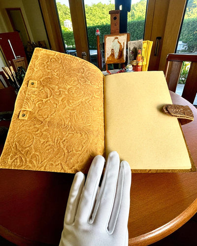 Leather Vintage Notebook "Floralis" – hand-embossed, 400 pages, engraving option, 2 variants