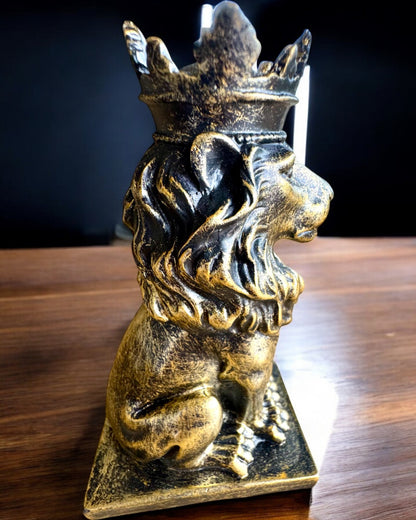 Karalius Liūtas – Kompaktiška 14.5 cm dekoratyvinė figūrėlė su graviravimo galimybe dovanai