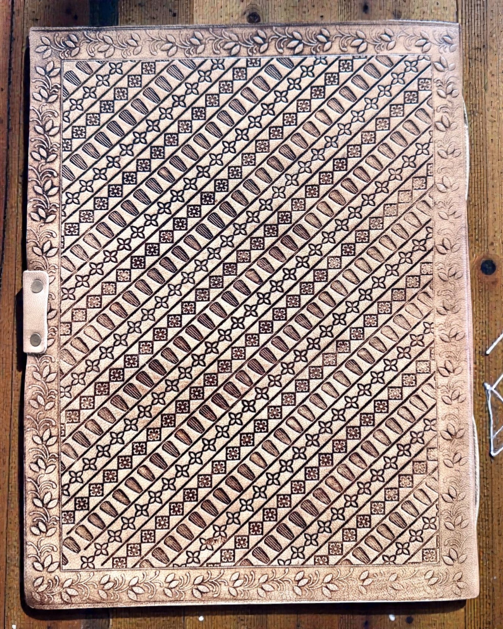 Kožna knjiga uspomena Heritage – personalizirana bilježnica 25 × 33 cm