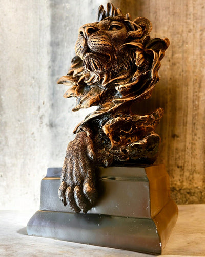 Royal Lion - Majestic Decorative Figure with Engraving Option, 2 color variants to choose from, as a gift