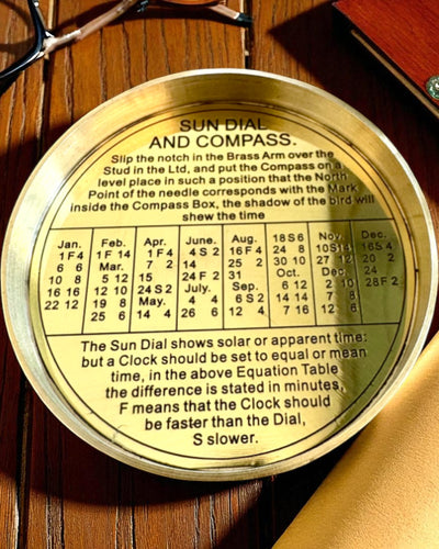 Saules kompass Voyager 7cm – misiņa saules pulkstenis ar kompasu, personalizācija ar gravējumu kā dāvana