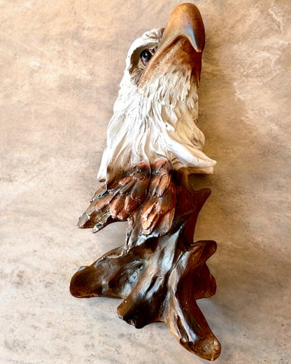 "Eagle of Freedom" – Resin Sculpture with Engraving Option for a Gift, 26.5 cm Height