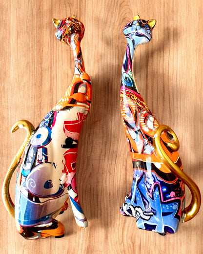 Abstraktní kočičí figurky "ArtCats", ručně malované, pryskyřice – 25 cm, 2 ks.