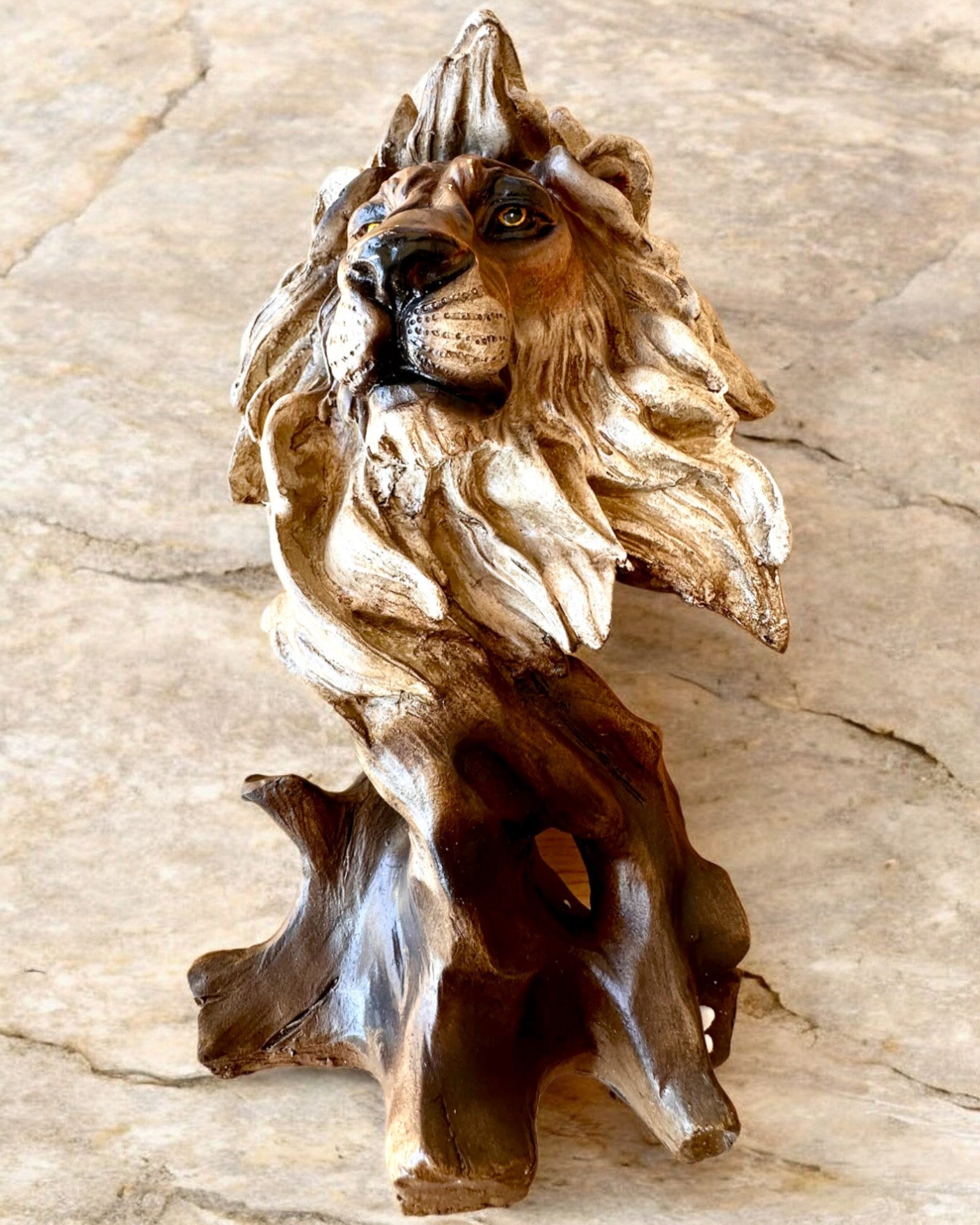 "Lion's Courage" - Resin Figurine, 28 cm tall, with engraving option for a gift
