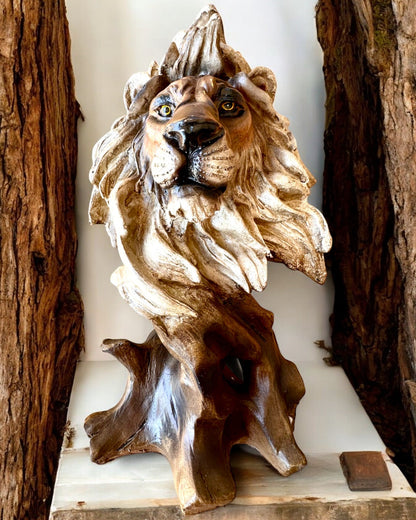 "Lion's Courage" - Resin Figurine, 28 cm tall, with engraving option for a gift