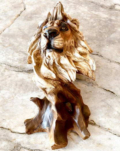 "Lion's Courage" - Resin Figurine, 28 cm tall, with engraving option for a gift