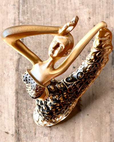 Eleganta skulptūra "Zelta mirdzuma dejotāja", 29 cm augsta, ar iespēju gravēt kā dāvanu