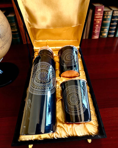 Conjunto de Cobre Mandala – Botella 1L + 2 Tazas en Estuche, posibilidad de personalización con grabado para regalo