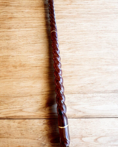 Vycházková hůl – VIKING s hlavicí ve tvaru válečného kladiva, možnost personalizace gravírováním jako dárek