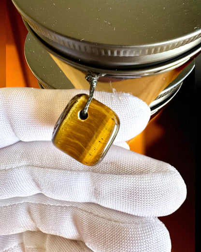 Intencinė žvakė Tigro Galia – Pasitikėjimas savimi ir gerovė, 250 ml, galimybė personalizuoti dangtelį dovanai