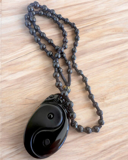Obsidijanski Amulet Yin Yang s Graviranjem - Harmonija i Zaštita, personalizacija gravurom za poklon