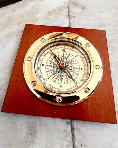 Bússola "Navigator2" - Elegância Clássica em Latão e Madeira, personalização com gravação para presente