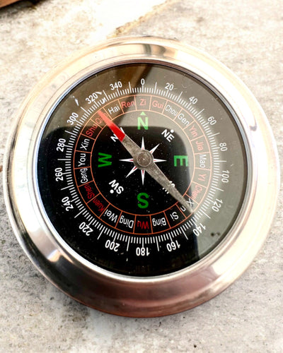 Kompas Feng Shui – Ocelová přesnost, personalizace gravírováním jako dárek