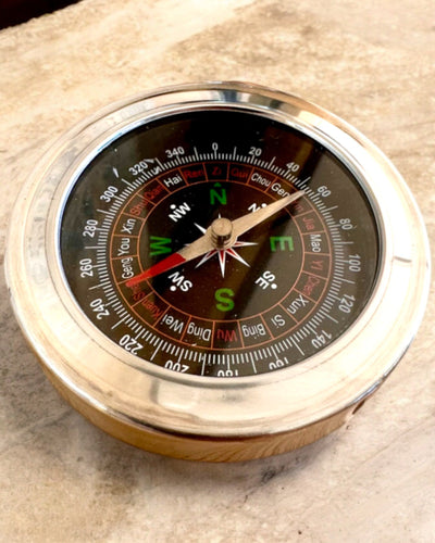 Kompas Feng Shui – Ocelová přesnost, personalizace gravírováním jako dárek