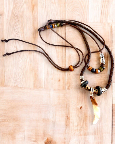 „Vlčí Zub“ – Náhrdelník Síly s Možností Personalizace Gravírováním jako Dárek