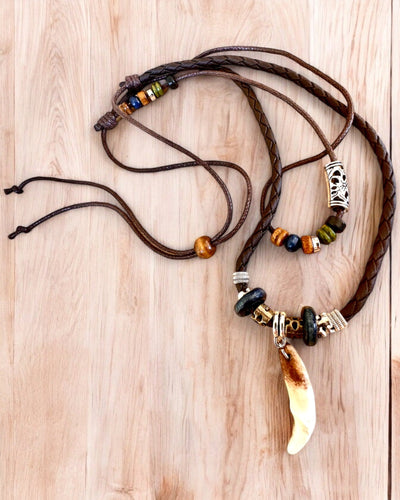 „Vlčí Zub“ – Náhrdelník Síly s Možností Personalizace Gravírováním jako Dárek