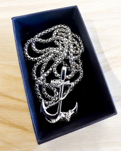 "Kotwica Determinacji - Amulet Morski", náhrdelník, možnost personalizace gravírováním jako dárek, 3 varianty na výběr