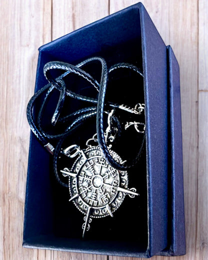Amulet "Wojownik Północy" - Kompas Vikinga, mogućnost personalizacije gravurom za poklon, 2 varijante na izbor