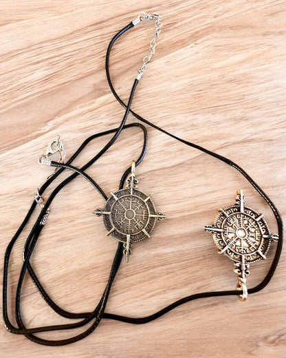 Amulet "Wojownik Północy" - Kompas Vikinga, mogućnost personalizacije gravurom za poklon, 2 varijante na izbor