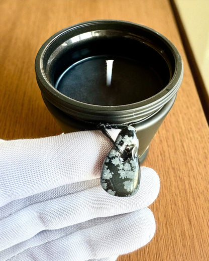 Intencionali sojų vaško žvakė Obsidianas – pasitikėjimas savimi ir vidinė stiprybė, 250 ml, galimybė personalizuoti dovanai