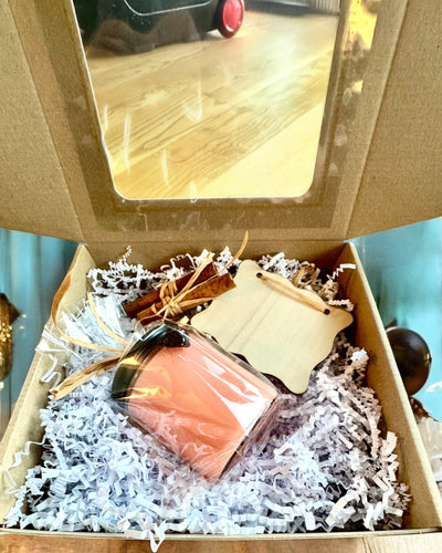 Intentional soy candle 250 ml with natural stone – choose your energy: Citrine or Garnet, personalized engraving for a gift