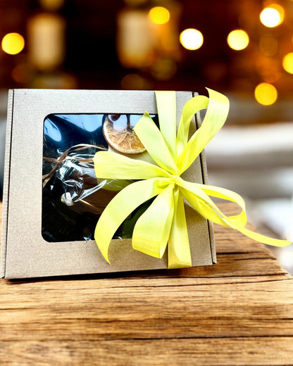 Соєва інтенційна свічка 250 мл з натуральним каменем – оберіть свою енергію: цитрин або гранат, персоналізація гравіюванням для подарунка