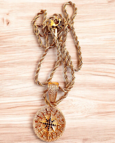 Necklace with Glamour Style Compass Pendant with Zirconia for Women and Men - 2 variants to choose from, personalization with engraving for a gift