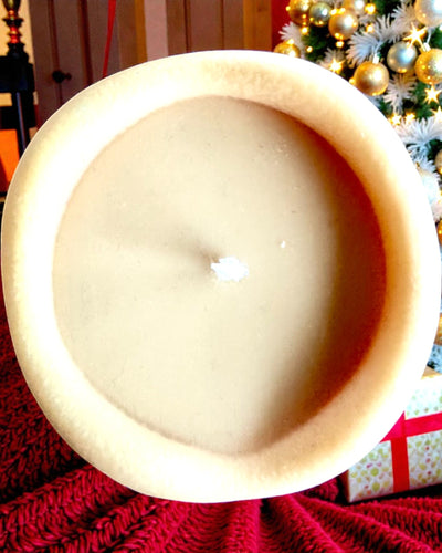 Soy candle Winter Fox, 7.5 cm tall, hand-poured soy candle with a cute sleeping fox, customizable with engraving on the plaque