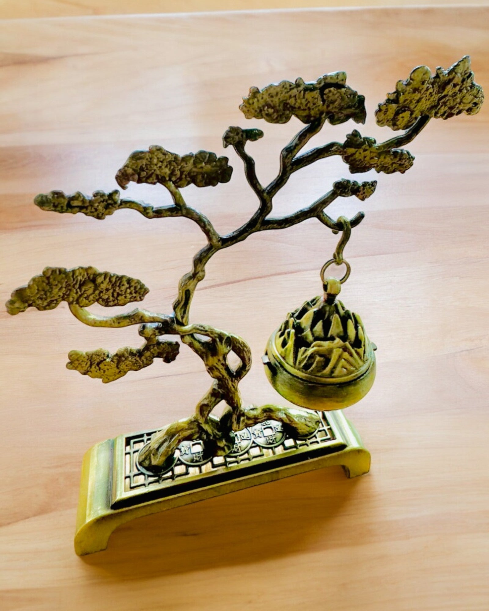 Suport Metalic Elegant pentru Tămâie Bonsai - posibilitate de personalizare cu gravură pentru cadou