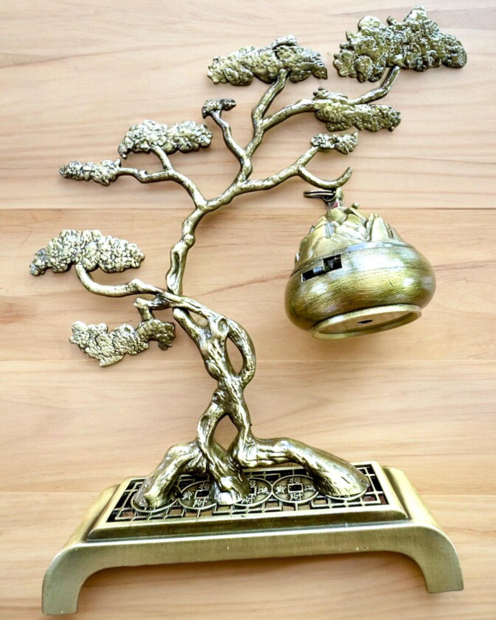 Suport Metalic Elegant pentru Tămâie Bonsai - posibilitate de personalizare cu gravură pentru cadou