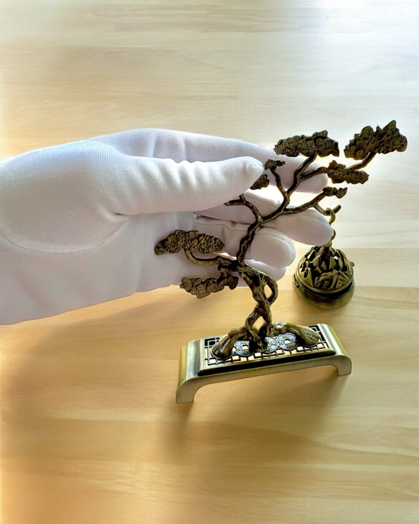 Suport Metalic Elegant pentru Tămâie Bonsai - posibilitate de personalizare cu gravură pentru cadou