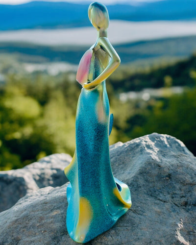 Elegants pudeles statīvs - Dāmas statuja - personalizācija ar gravējumu, 2 varianti pēc izvēles