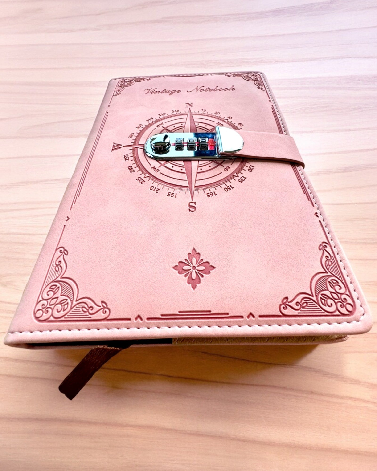 Slaptas A5 formato užrašų knygelė Vintage su kodine spyna - Pasirinkite Savo Stilių, personalizacija graviravimu dovanai