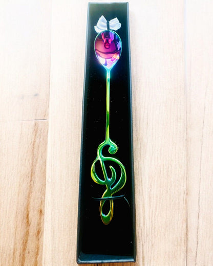 Elegantna žličica s violinskim ključem – Personalizirano za poklon, 2 dostupne varijante boja