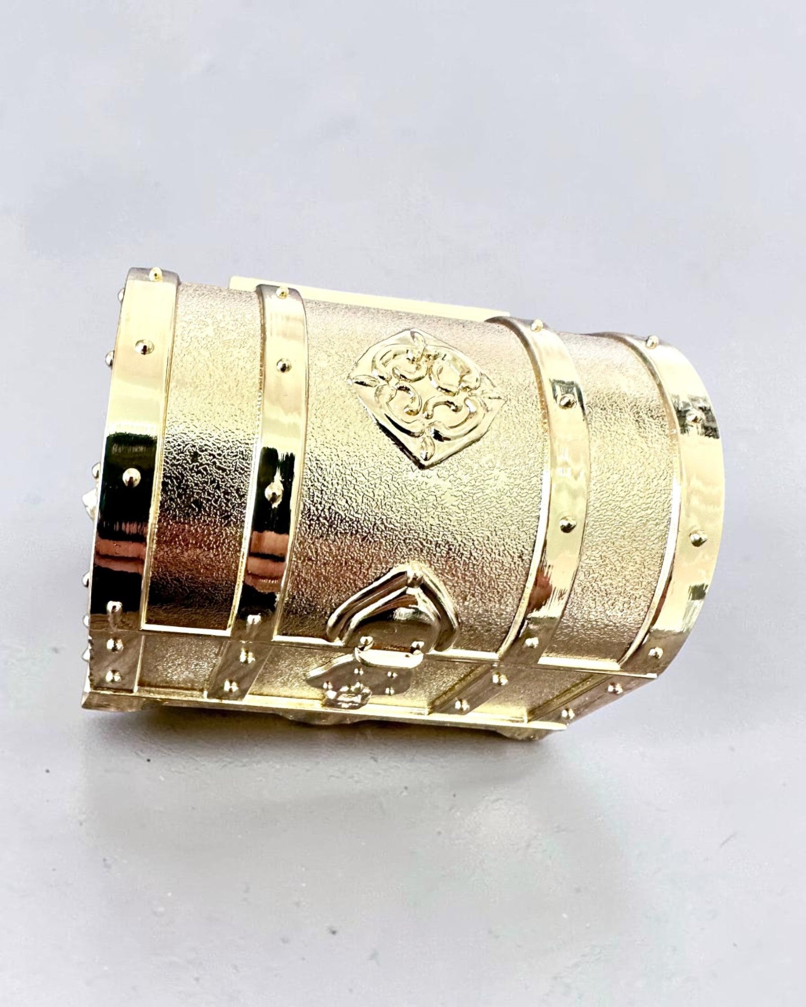 Cufăr de comori metalic retro cu gravură - Casetă argintie 7x5x5 cm