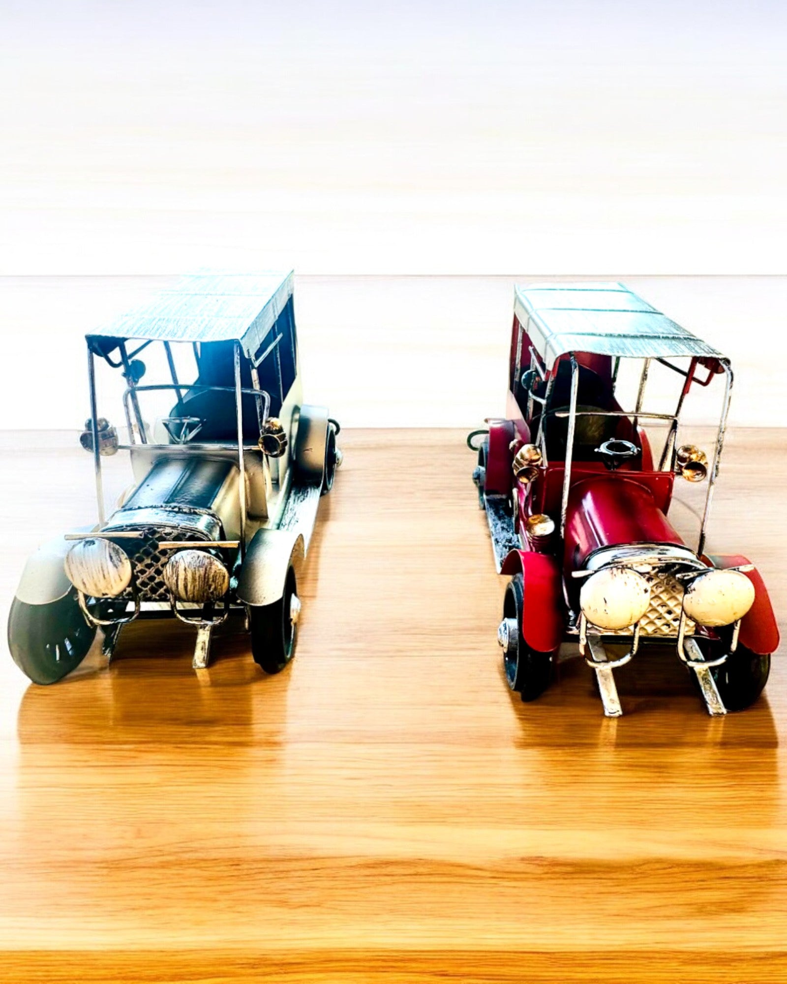 Klasisks Retro automašīnas modelis - trīs varianti ar gravēšanas iespēju dāvanai