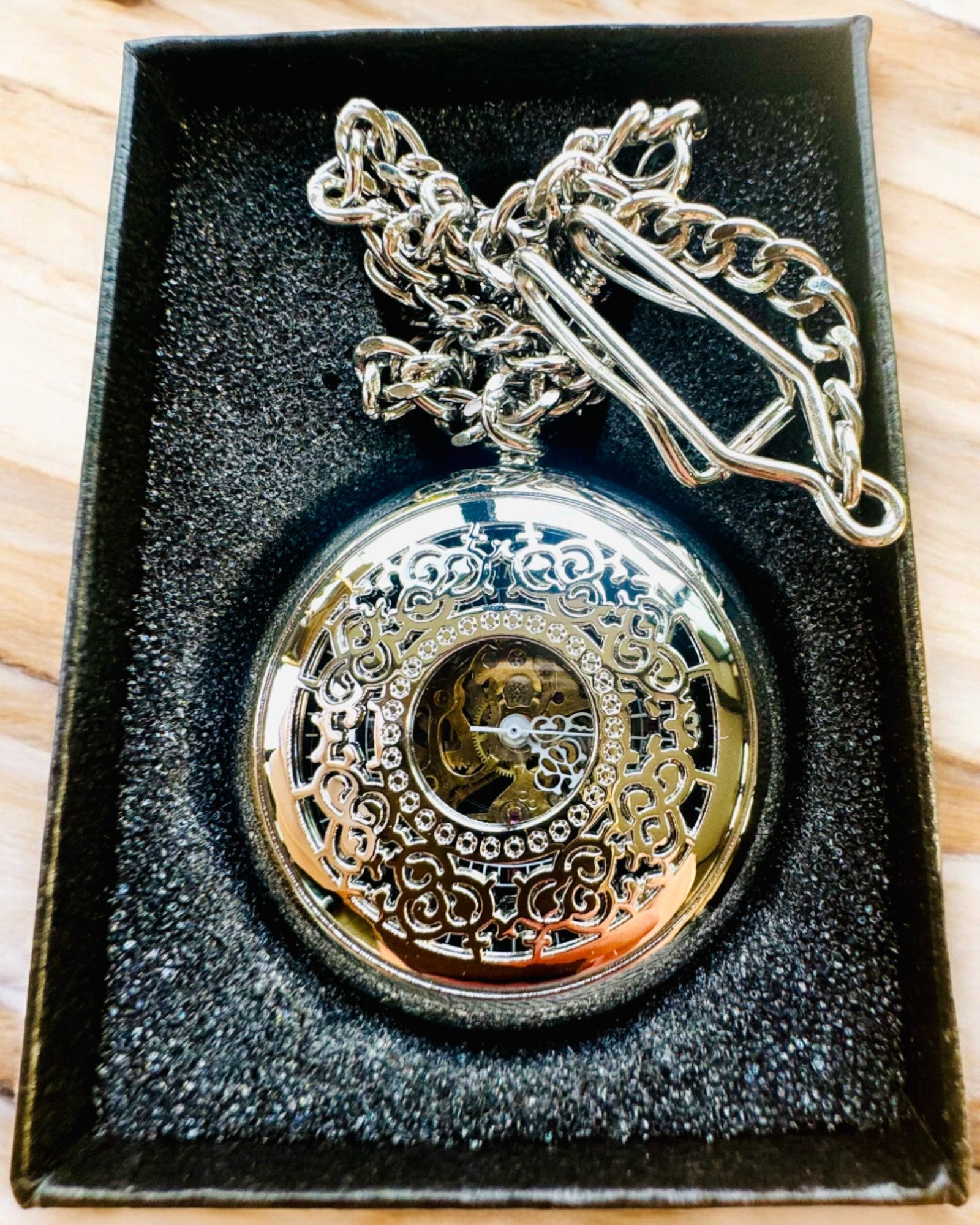 Kabatas pulkstenis "Eterna Elegance", personalizēta dāvana, gravēšana. Sudraba krāsa