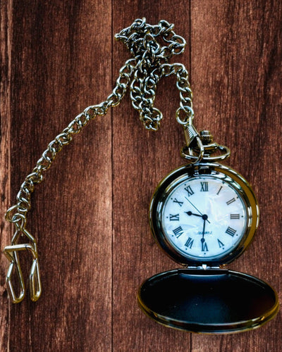 Klasikinis kišeninis laikrodis su romėniškais skaitmenimis ir grandinėle, kvarcinis, juodas blizgesys - juodos spalvos