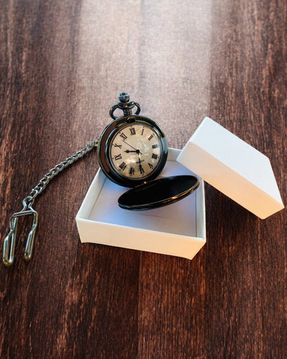 Reloj de Bolsillo Clásico con Números Romanos y Cadena, Cuarzo, Brillo Negro - color negro