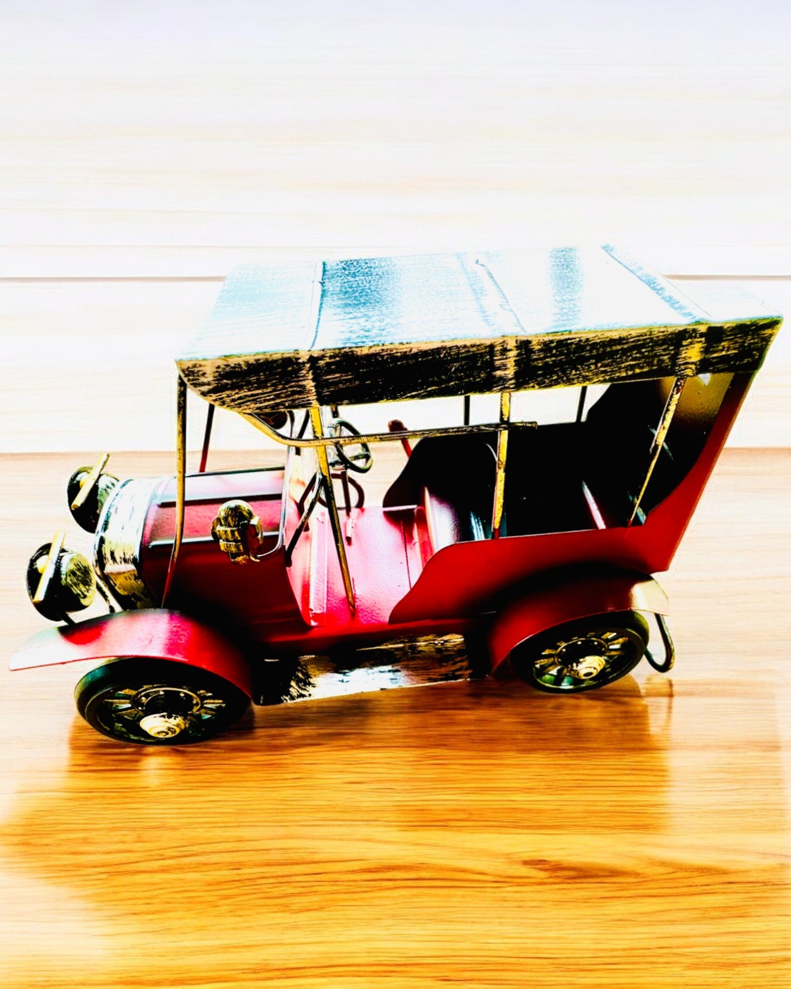 Klasisks Retro automašīnas modelis - trīs varianti ar gravēšanas iespēju dāvanai