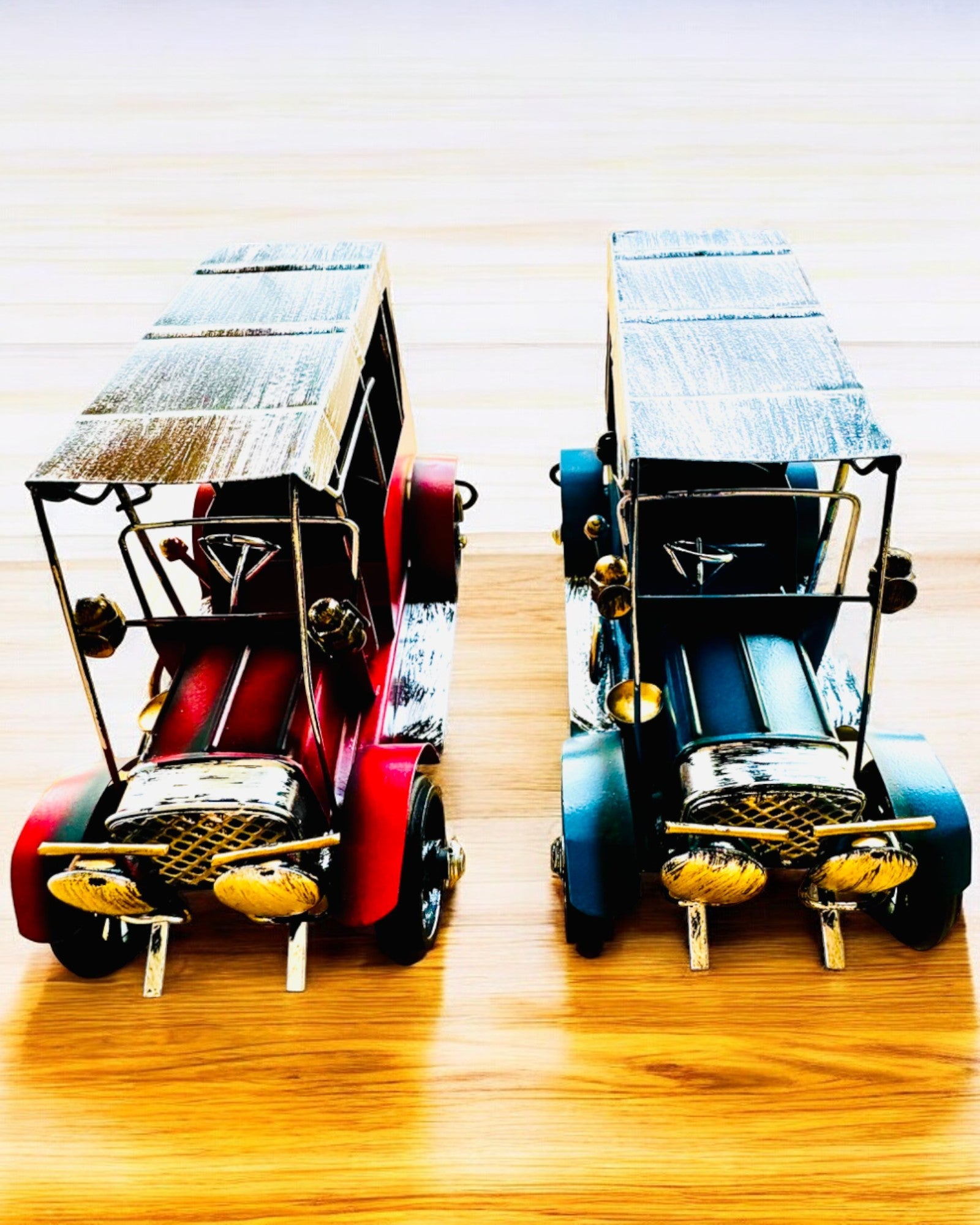 Klasisks Retro automašīnas modelis - trīs varianti ar gravēšanas iespēju dāvanai